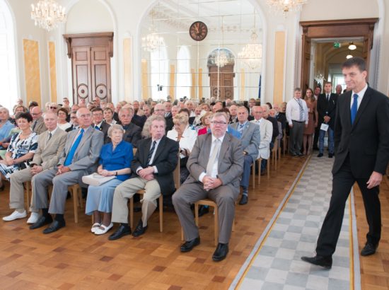 Eesti Pank ja Eesti Post esitlesid iseseisvuse taastamise 25. aastapäevale pühendatud mündivoldikut ja tervikasja